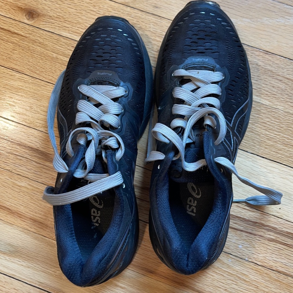 Asics - Picture 5 of 8